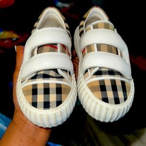 Baby size 25 Burberry shoes . Worn only 4 times .. can no longer fit !!!